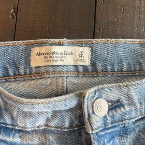 Ultra High Rise 90s Straight Jean